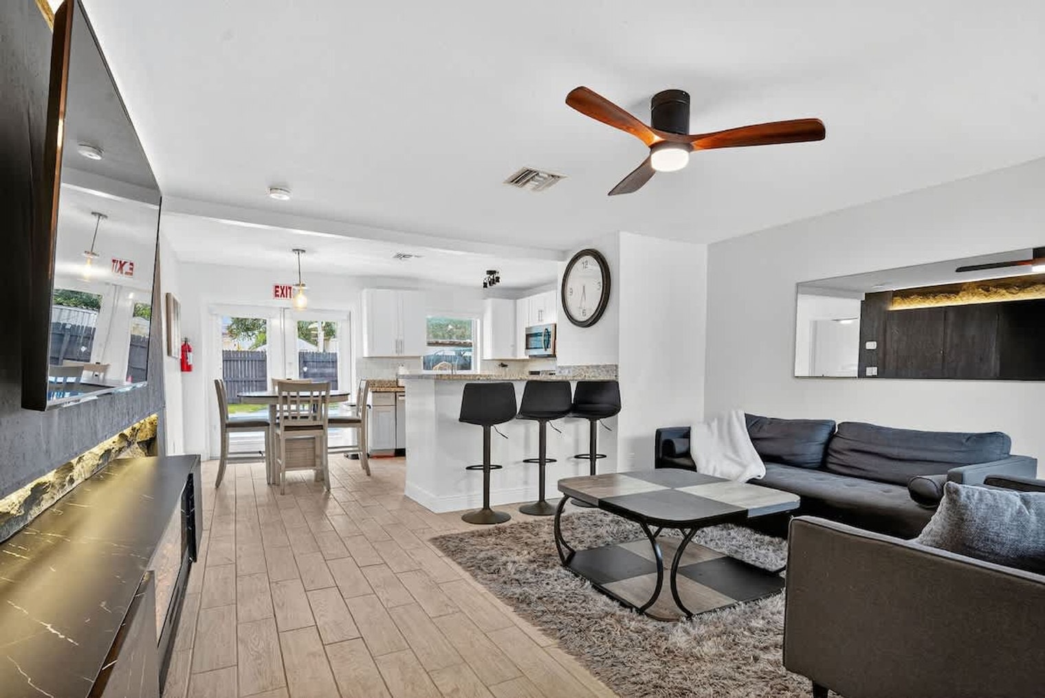 Building Photo - 6660 Custer St