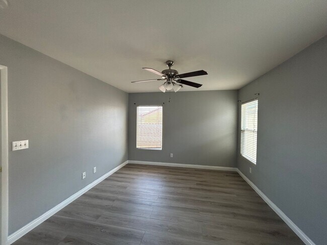 Building Photo - Silverado Ranch 3 bedroom