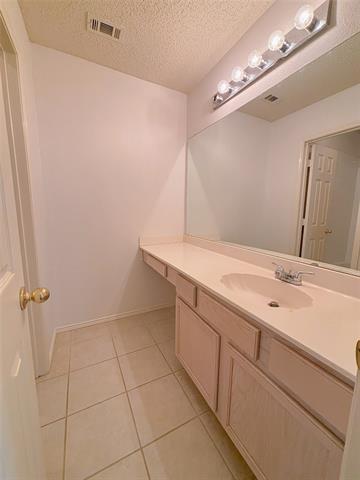 Building Photo - 1437 Sussex Dr