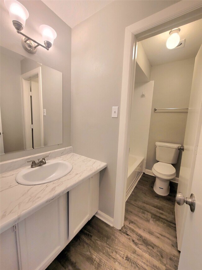 Building Photo - 5920 Arncliffe Dr