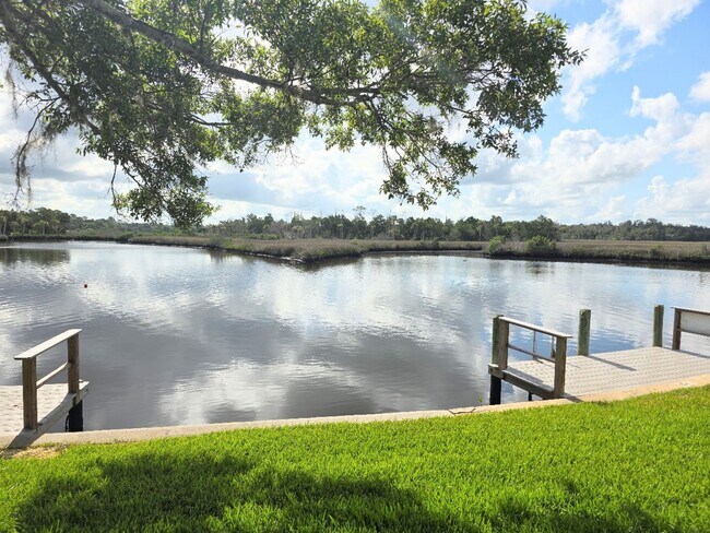 Building Photo - 11462 W Bayshore Dr