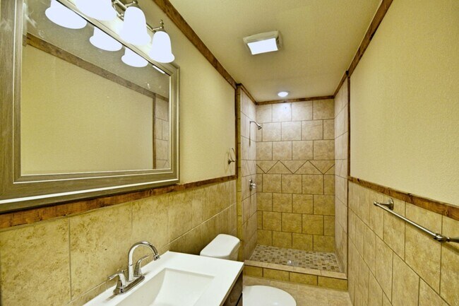 Building Photo - 1155 Farm to Market 2722