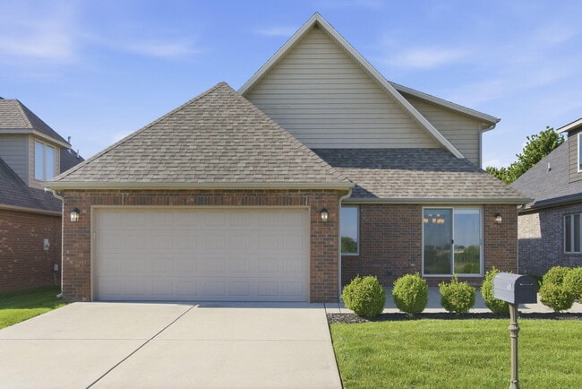 Building Photo - 3835 E Brookdale Terrace