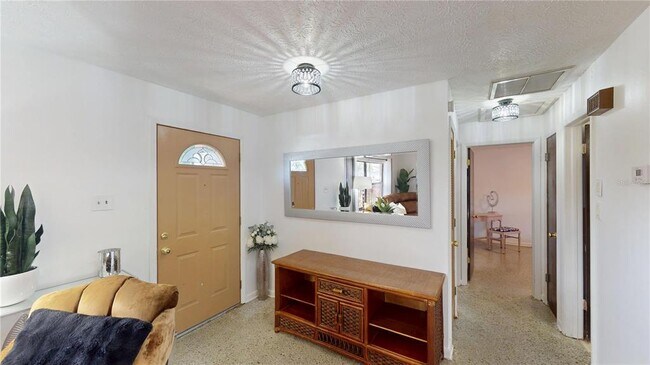 Building Photo - 502 N Beverly Ave