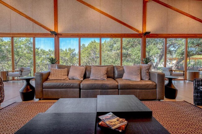 Building Photo - 1113 Wolf Hollow Dr
