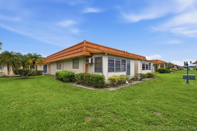 Building Photo - 28 Seville Dr