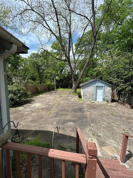 Building Photo - 3616 Gaston Ave