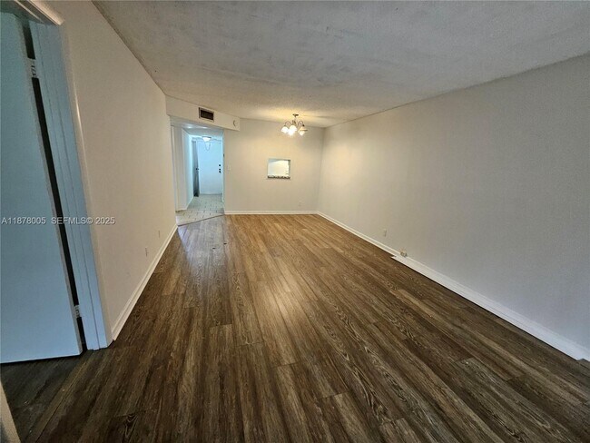 Building Photo - 7820 S Colony Cir