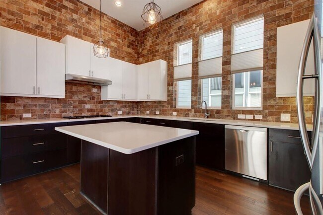 Building Photo - 6133 Seville Dr