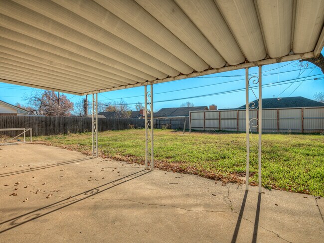Building Photo - 2520 SW 68th St