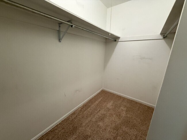 Building Photo - 2724 Whitney Pl