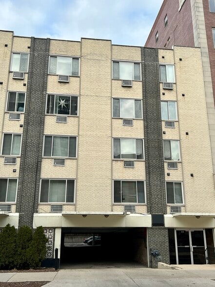 Building Photo - 516 W Melrose