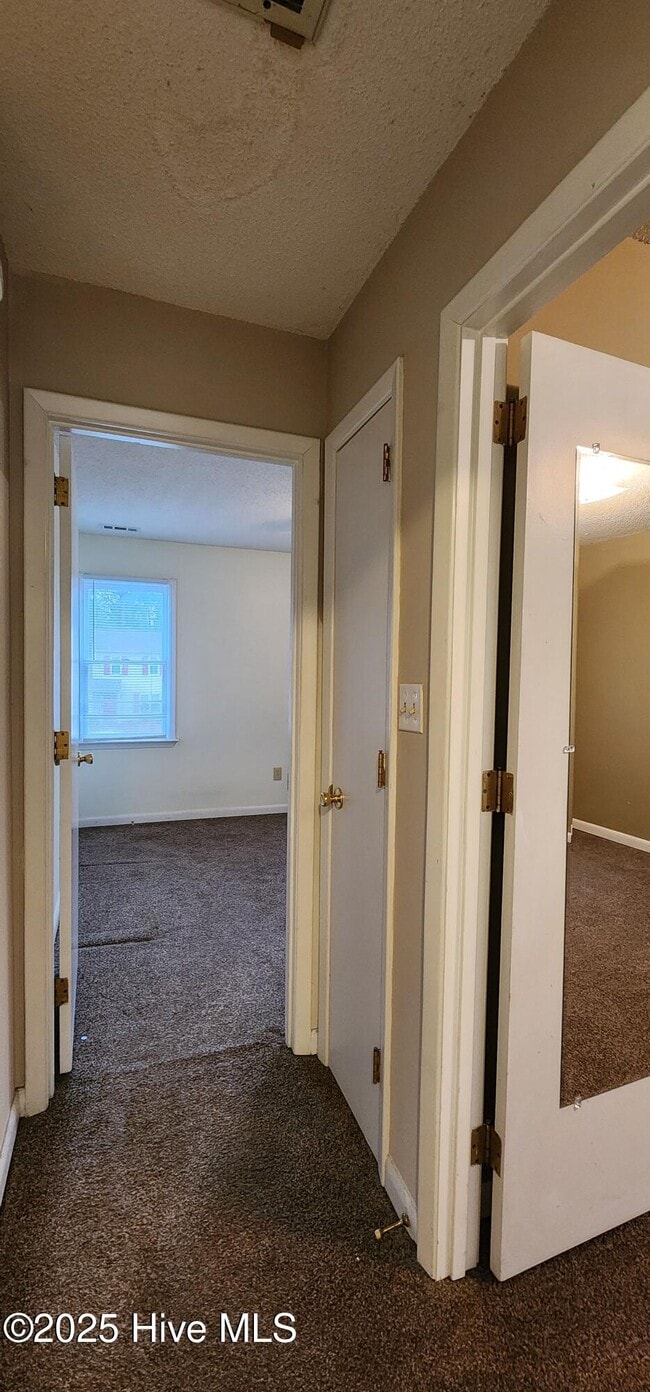 Building Photo - 11 Portwest Townhouses Dr
