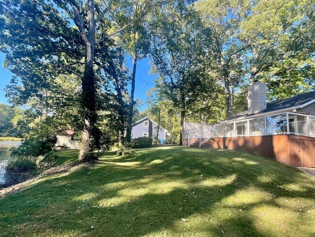 Building Photo - Beautiful Waterfront home with private dock