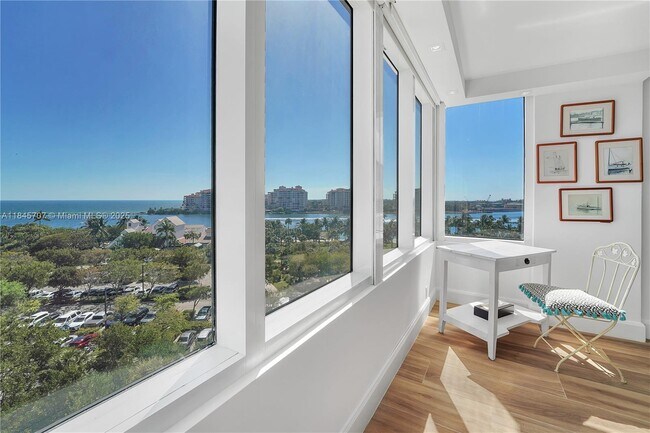 Building Photo - 400 S Pointe Dr