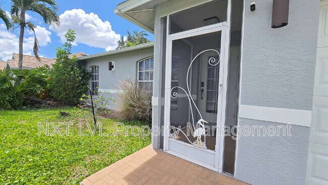 Building Photo - 4022 SW 12th Pl