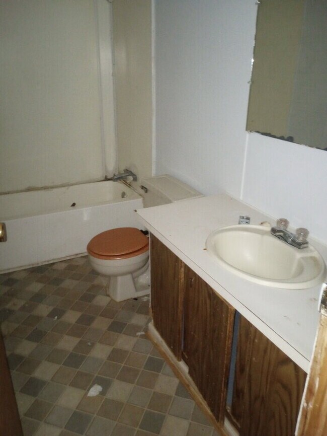 Building Photo - "Charming 2-Bed, 2-Bath Retreat in Laurens - Your Perfect Cozy Getaway!"