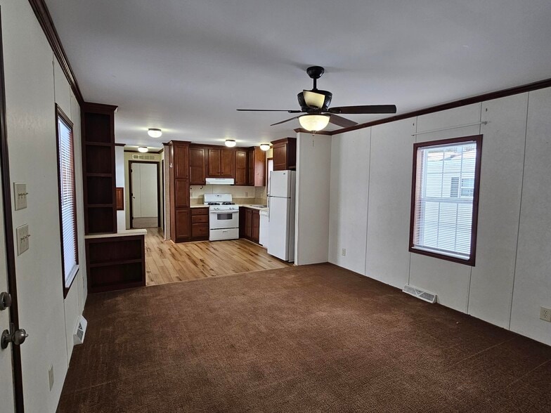 Building Photo - 419 Elmwood Cir