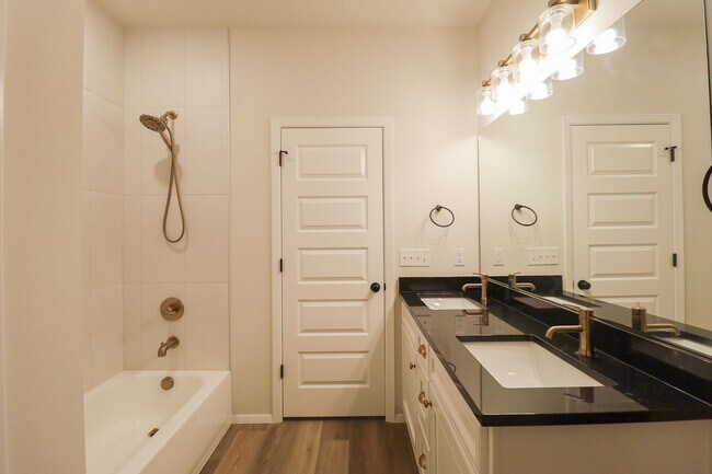 Building Photo - 4 Bed 2 Bath New Construction Home in Bixby