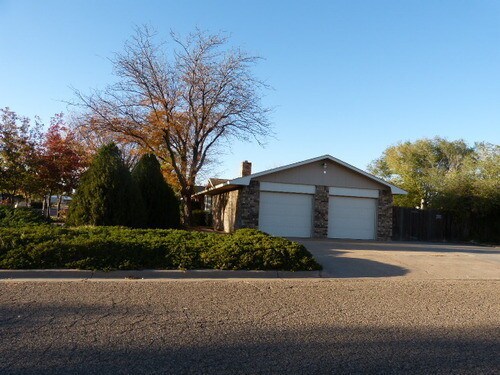 Building Photo - Large Home!