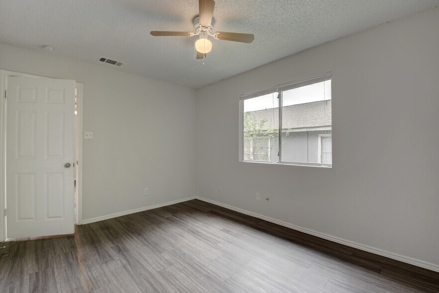 Building Photo - 5303 Spring Meadow Rd
