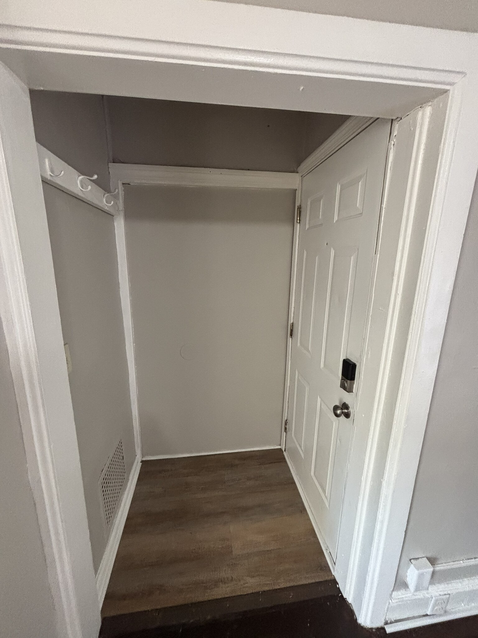 Building Photo - 472 Case Ave