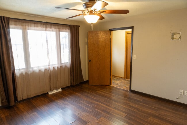 Building Photo - N1614 Meadowview Dr