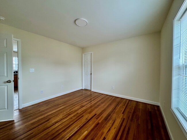 Building Photo - 513 N Elizabeth Ave