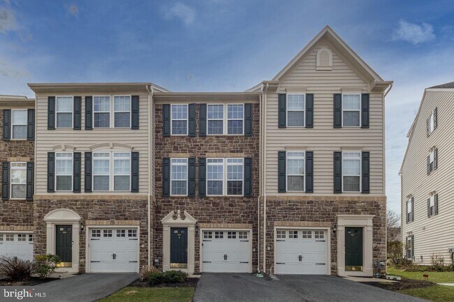 Building Photo - 1644 Oakridge Ln