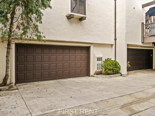 Building Photo - 8642 Villa La Jolla Dr