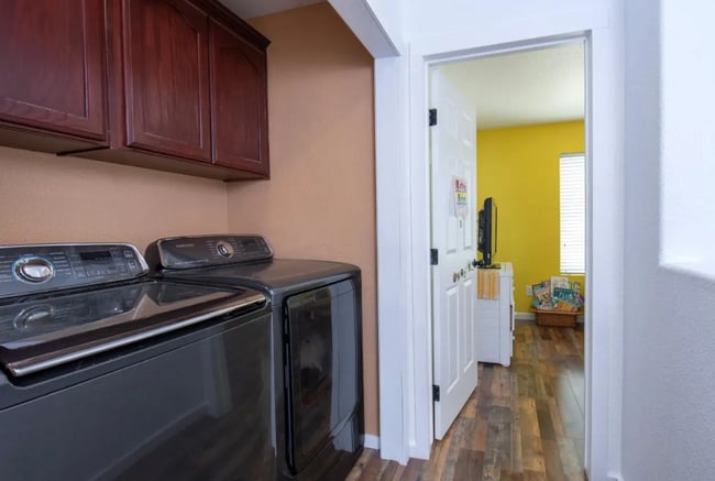 Building Photo - 1228 E Waterview St