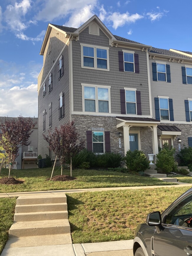 Building Photo - 5767 Meadowood St