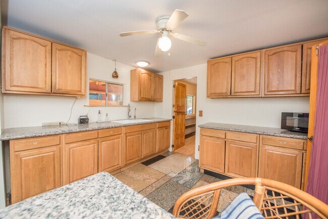 Building Photo - 2599 Huntington Dr