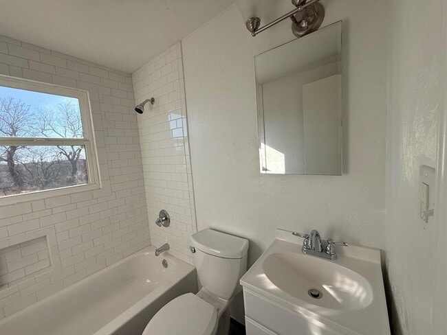 Building Photo - 4400 NE 16th Terrace