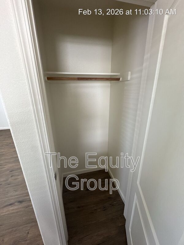 Building Photo - 540 E Lakeview Ave