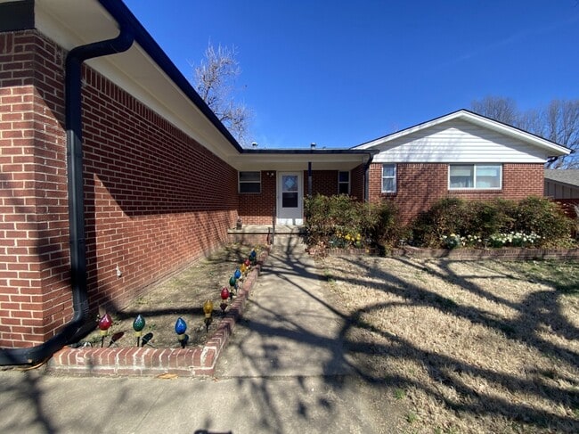 Building Photo - 5363 E 28th St