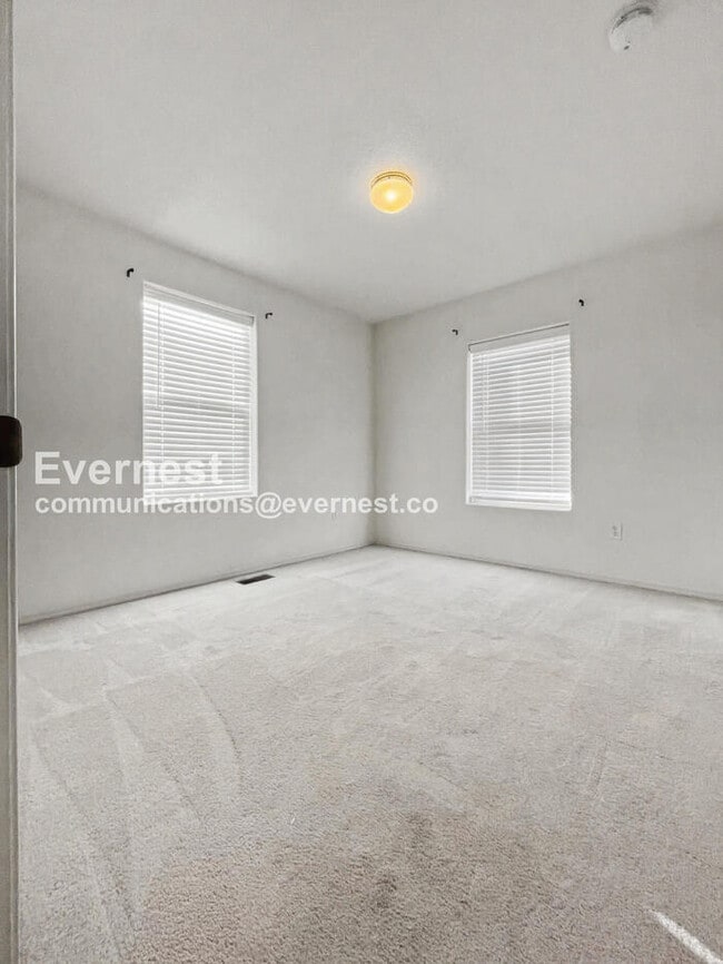 Building Photo - 3 Bed/2.5 Bath Home with Garage / Available Soon!