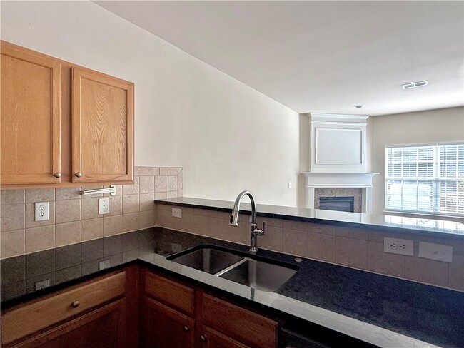 Building Photo - 5579 Lindeman Ln