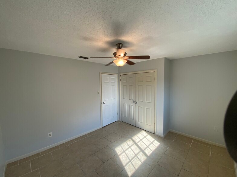 Building Photo - 1803 Falcon Dr