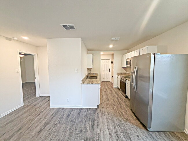 Building Photo - 2718 Bernuda, San Antonio, TX 78222