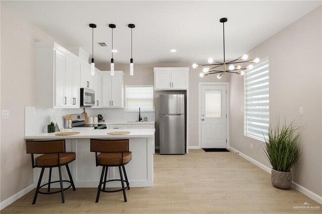 Building Photo - 15 Selena St