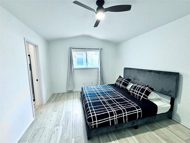 Building Photo - 208 Gila Cliff Dr