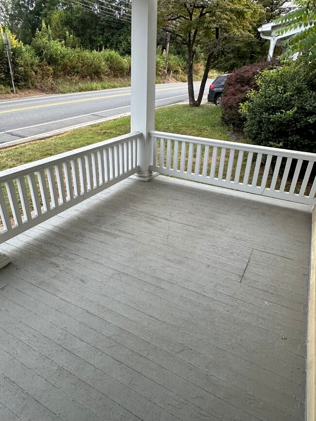 Front Porch - 59 Maytown Ave