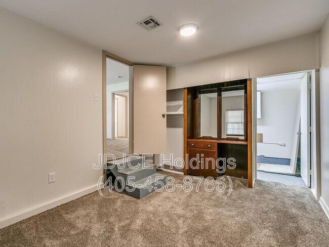 Building Photo - 901 Stansell Dr