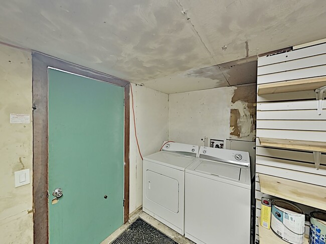 Building Photo - 3 Bedroom 1 Bath Home With 1 Car Garage In...