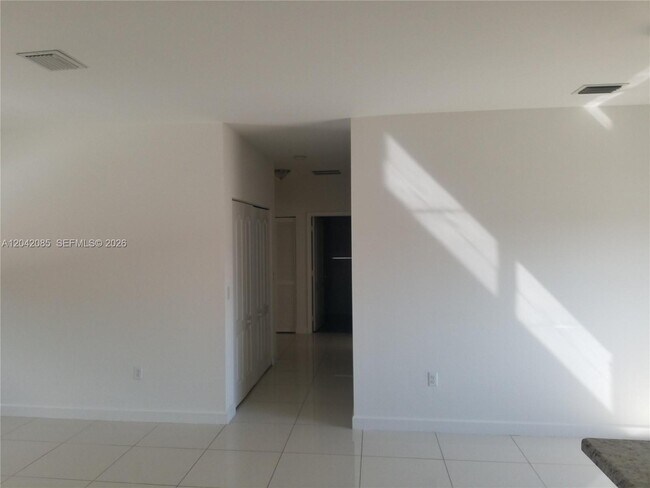 Building Photo - 1029 SW 11th Ave