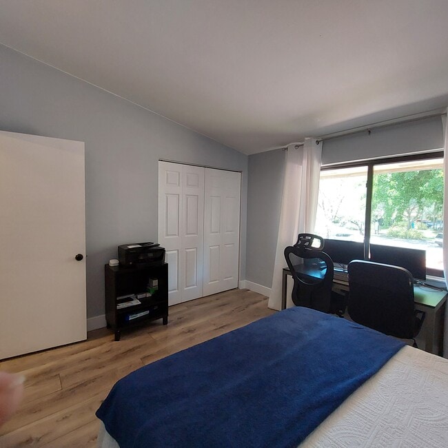 Building Photo - 3871 Alcantara Ave