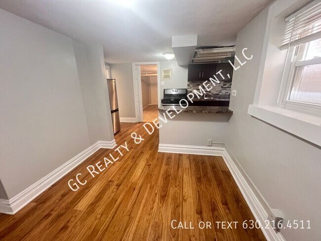 Building Photo - 5410 W Berteau Ave