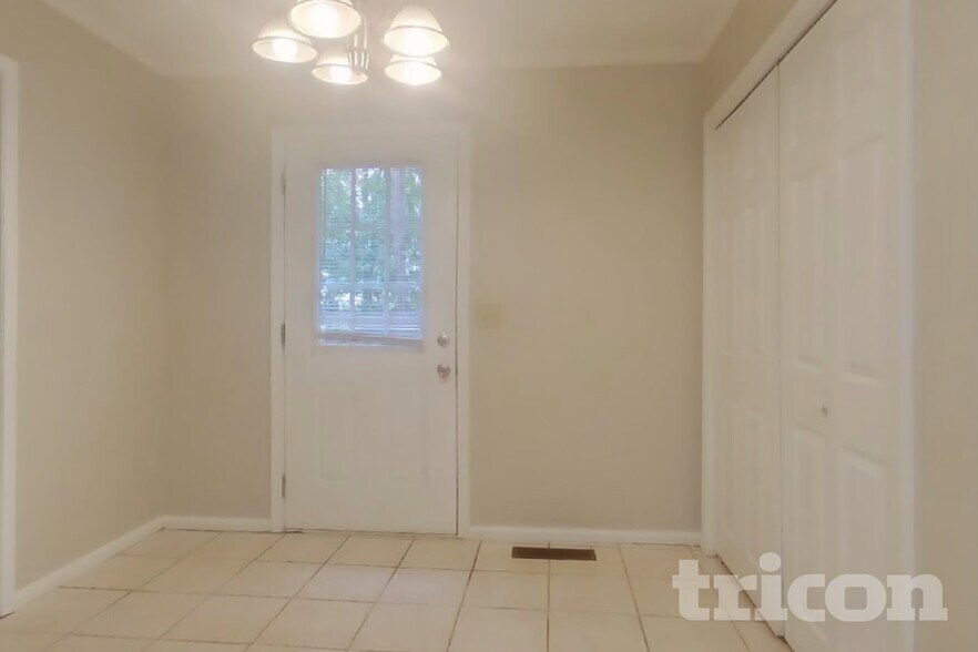 Building Photo - 234 Deerchase Dr