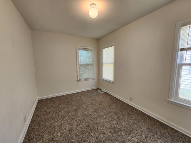 Building Photo - 615 Kirkwood Ave